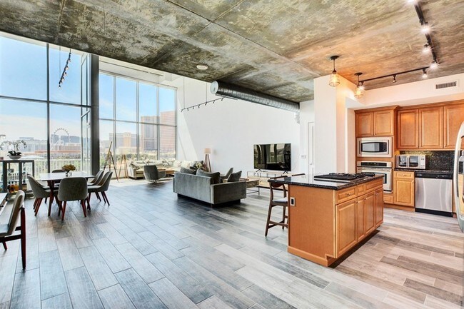 360 E Desert Inn Rd in Las Vegas, NV - Building Photo - Building Photo