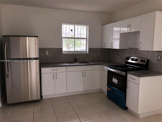287 NW 39th St in Miami, FL - Building Photo - Building Photo