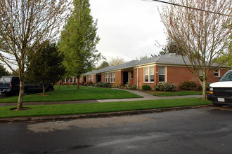 Irvington Court in Portland, OR - Building Photo - Building Photo