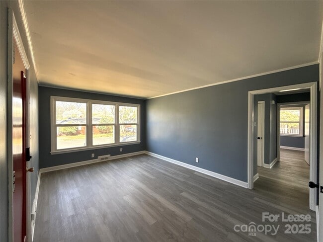 408 Fannie Cir in Charlotte, NC - Building Photo - Building Photo