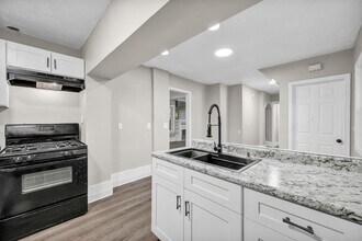 10920 Granger Rd in Cleveland, OH - Building Photo - Building Photo