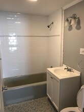 25 Montgomery St, Unit 2- Second Floor in Lawrence, MA - Foto de edificio - Building Photo
