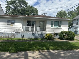 338 S 8th St in Cambridge, OH - Building Photo