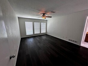 7215 Cutter Mill Dr in Dallas, TX - Building Photo - Building Photo