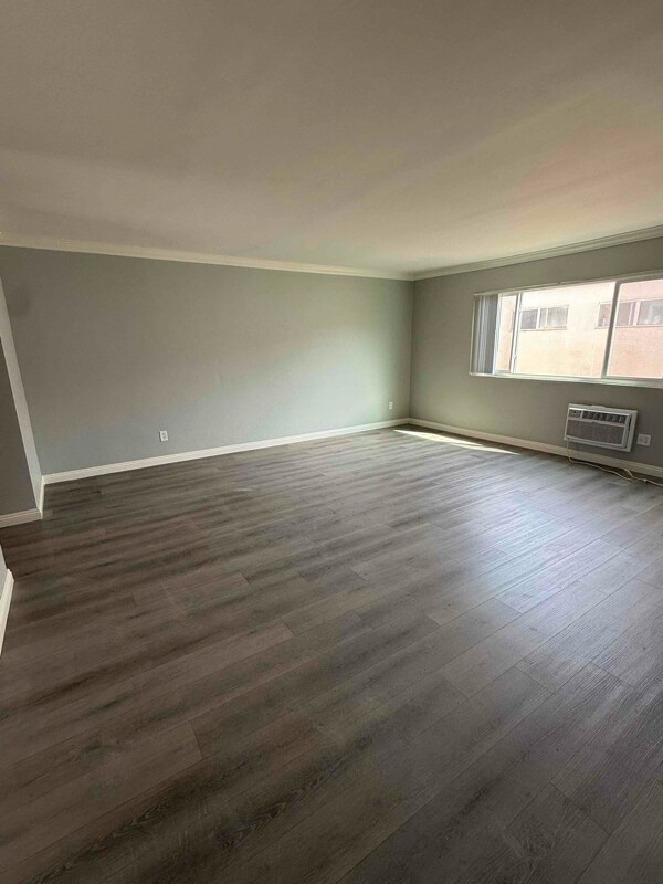 8757 Owensmouth Ave-Unit -8 in Los Angeles, CA - Building Photo - Building Photo