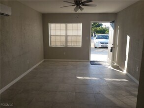 204 1st St in Ft. Myers, FL - Foto de edificio - Building Photo