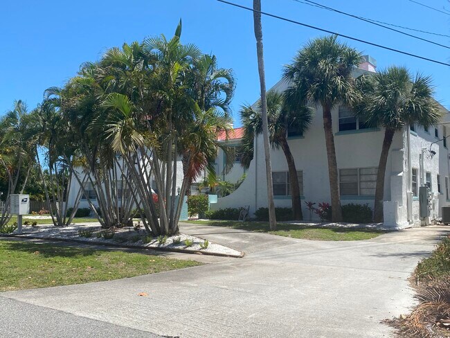 1501 Shannon Ave in Indialantic, FL - Foto de edificio - Building Photo