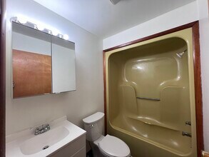 184 Pennsylvania Ave in Clairton, PA - Foto de edificio - Building Photo