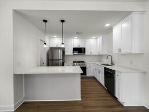 307 W King St in Jackson, TN - Foto de edificio - Building Photo