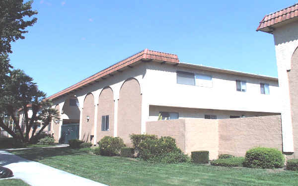 Forest Glen in Winnetka, CA - Foto de edificio - Building Photo