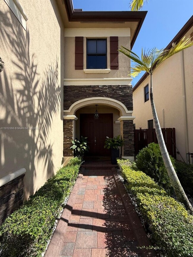 10000 NW 86th Terrace in Doral, FL - Building Photo - Building Photo