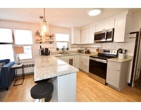 21 Avon St-Unit -1 in Stoneham, MA - Building Photo - Building Photo
