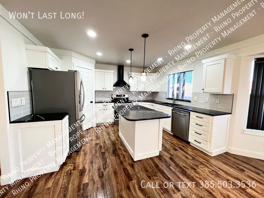 791 St Andrews Dr-Unit -Upstairs in Syracuse, UT - Building Photo