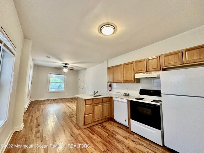 1004 Fifth Ave-Unit -2 in Asbury Park, NJ - Foto de edificio - Building Photo
