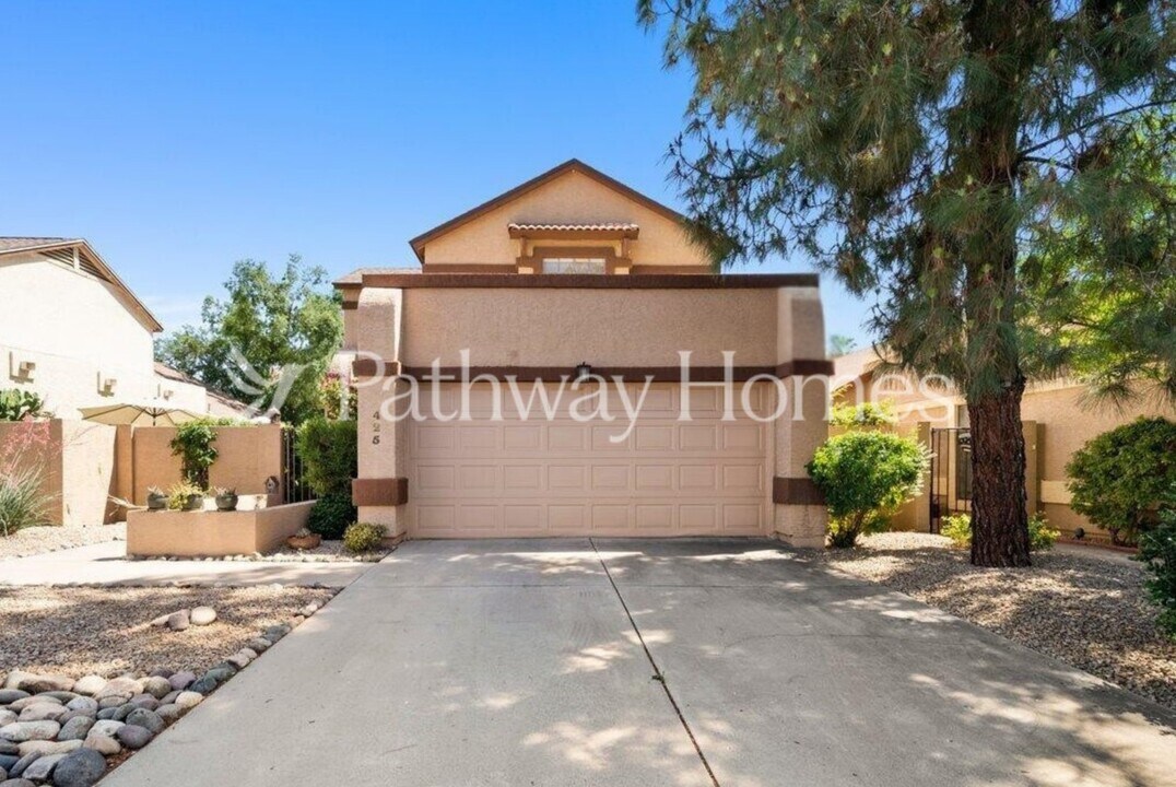 425 E Taro Ln in Phoenix, AZ - Building Photo