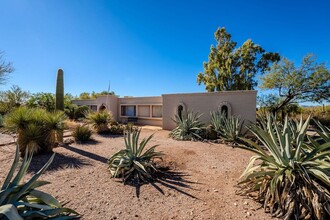 5723 N Camino Del Conde in Tucson, AZ - Foto de edificio - Building Photo