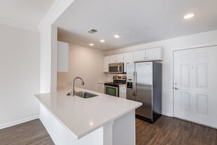 Bright Oaks in Oakdale, PA - Building Photo