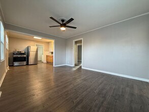 136 SW 3rd St in Redmond, OR - Building Photo - Building Photo