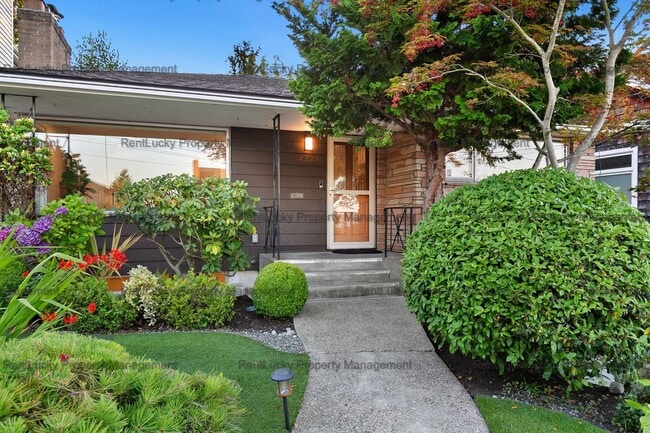 4327 30th Ave W in Seattle, WA - Building Photo - Building Photo