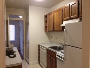 4025 Davis Pl NW in Washington, DC - Building Photo - Building Photo