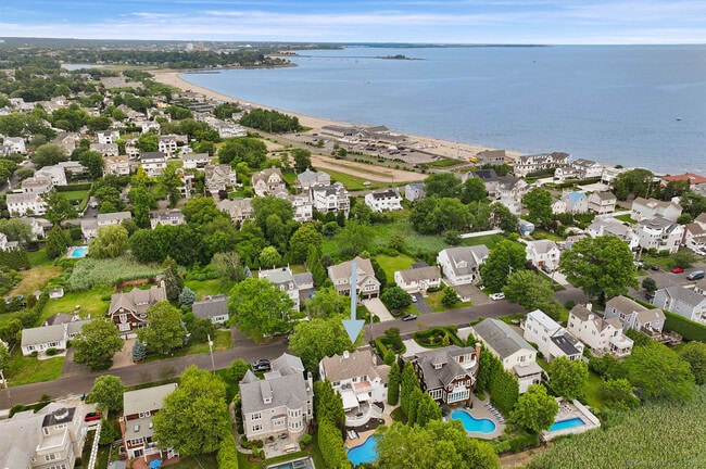 672 Rowland Rd in Fairfield, CT - Building Photo - Building Photo