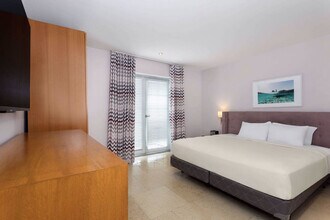 956 Washington Ave in Miami Beach, FL - Foto de edificio - Building Photo