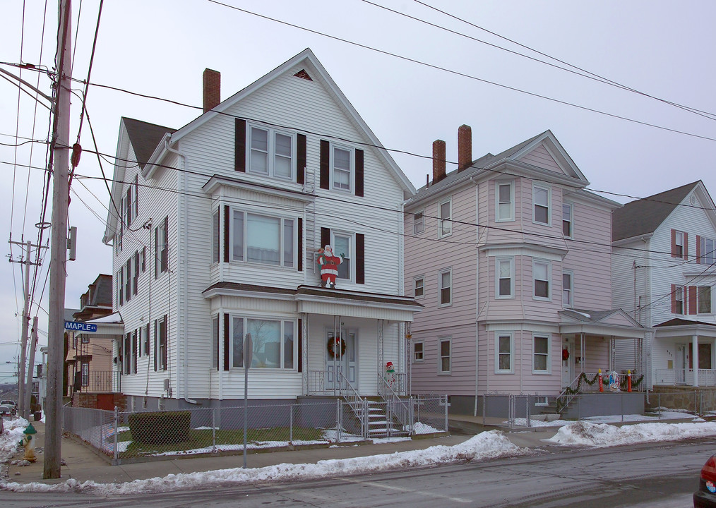 829-837 Maple St in Fall River, MA - Building Photo