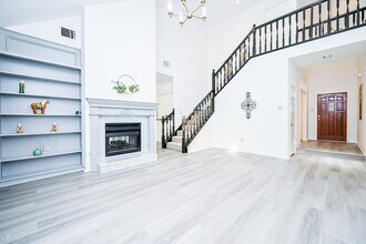 31 Silent Brook Pl in The Woodlands, TX - Building Photo - Building Photo