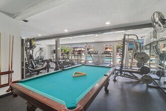Stadium Arms Apartments in San Diego, CA - Foto de edificio - Building Photo