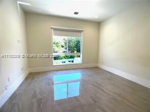 11843 SW 81st Rd in Pinecrest, FL - Building Photo - Building Photo