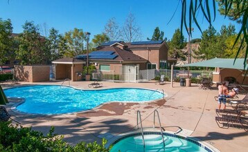 7677 Mission Gorge Rd in San Diego, CA - Building Photo - Building Photo