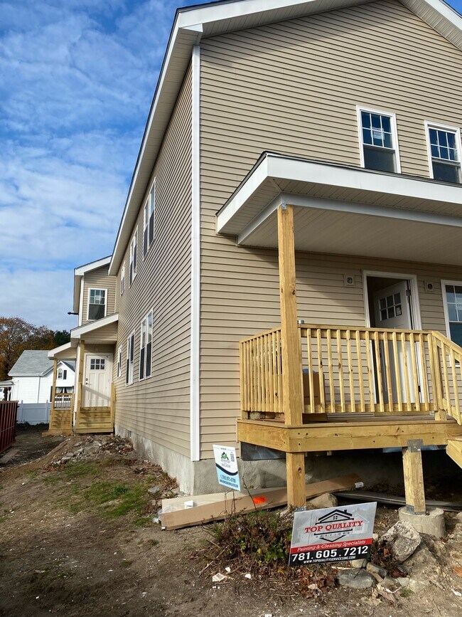 423 Weir St Rentals in Taunton, MA