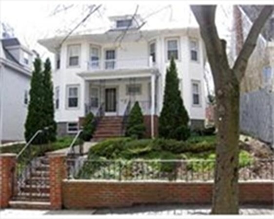 92 Maple St in Boston, MA - Building Photo