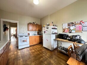 2623 W Crystal St, Unit G07C in Chicago, IL - Building Photo - Building Photo