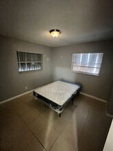 6040 Dixie Hwy in Boca Raton, FL - Building Photo - Building Photo