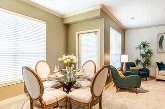 Bell Stoughton in Stoughton, MA - Foto de edificio - Building Photo