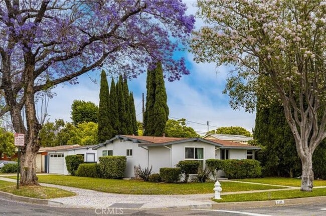 2233 N Spruce St in Santa Ana, CA - Building Photo - Building Photo
