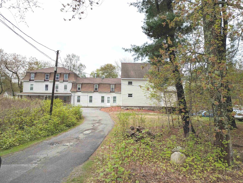 3 S Shore Rd in Salem, NH - Building Photo