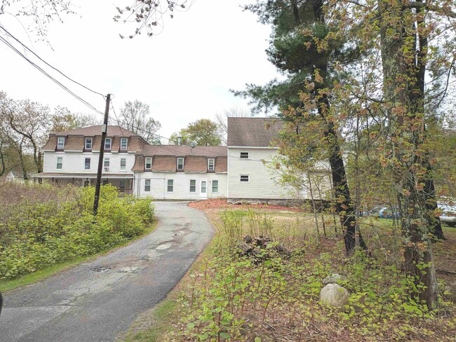 3 S Shore Rd in Salem, NH - Building Photo - Building Photo