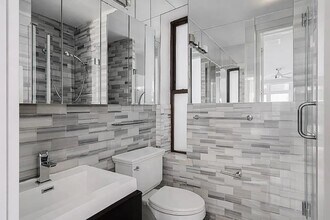 345 E 5th St, Unit 3 in New York, NY - Foto de edificio - Building Photo