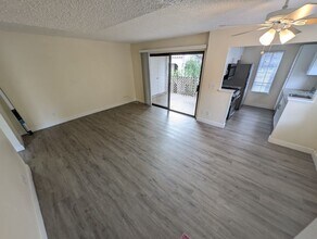 4806 Nara Vista Way in Las Vegas, NV - Building Photo - Building Photo