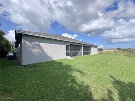 2046 NE 6th St in Cape Coral, FL - Building Photo