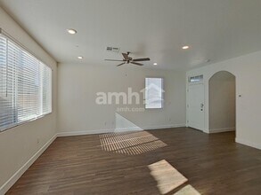 696 N Water St in Henderson, NV - Building Photo - Building Photo