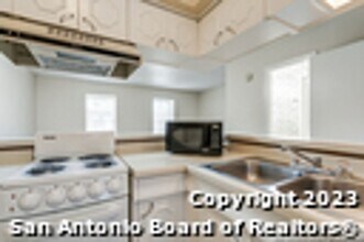 1045 Shook Ave in San Antonio, TX - Building Photo - Building Photo