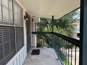 845 Augusta Dr in Houston, TX - Building Photo - Building Photo