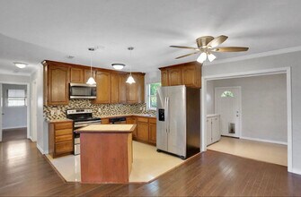 7415 Leroy Dr in Jacksonville, FL - Building Photo - Building Photo