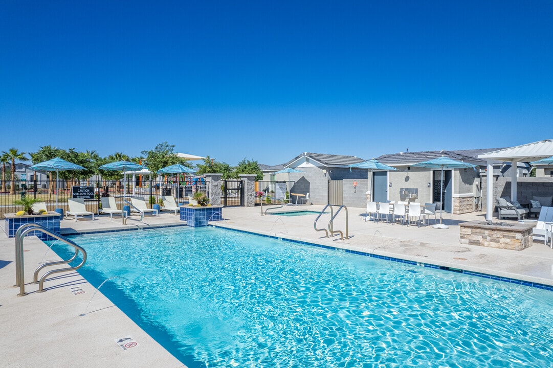 The Farmhouse on Estrella in Goodyear, AZ - Foto de edificio