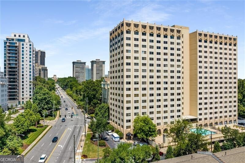 2479 Peachtree Rd NE in Atlanta, GA - Building Photo