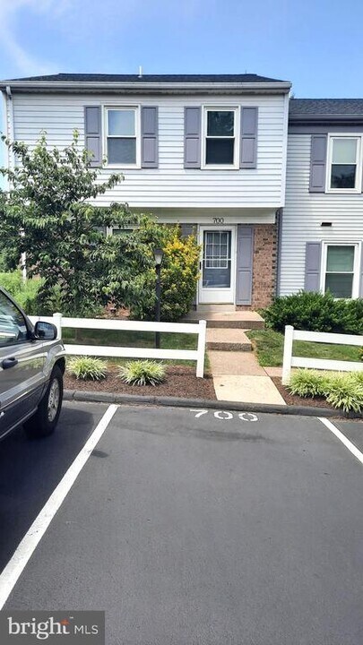 700 Allenview Dr in Mechanicsburg, PA - Building Photo