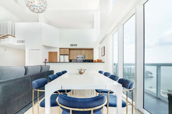 7939 East Dr in North Bay Village, FL - Building Photo - Building Photo